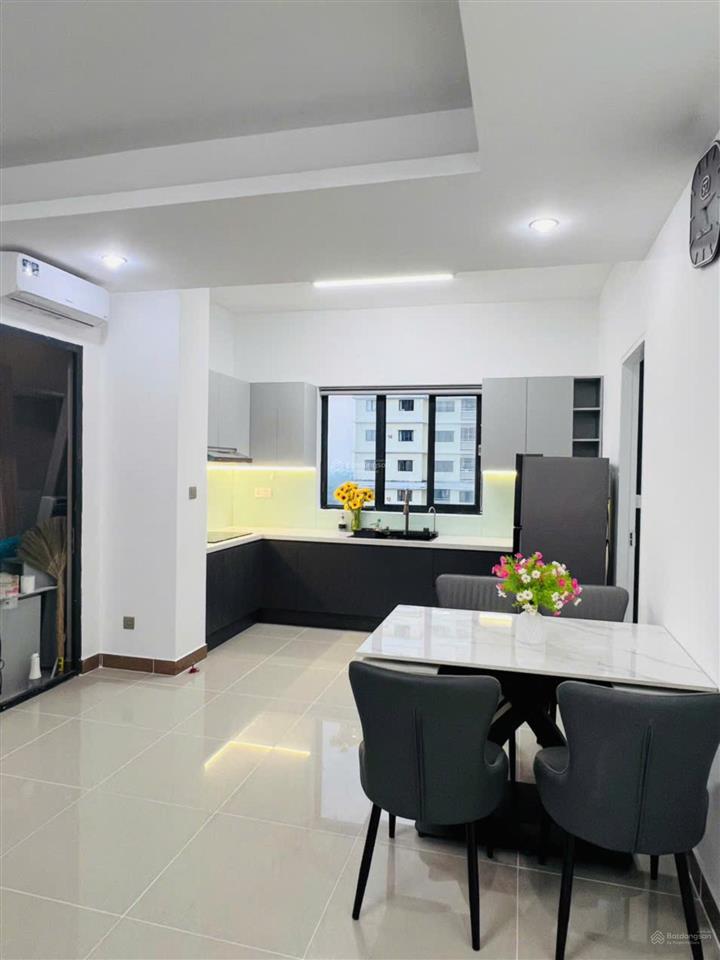 Cần bán căn hộ era town đức khải. 2pn  1wc. giá bán  3.2 tỷ. đã có sổ hồng. có hỗ trợ bank