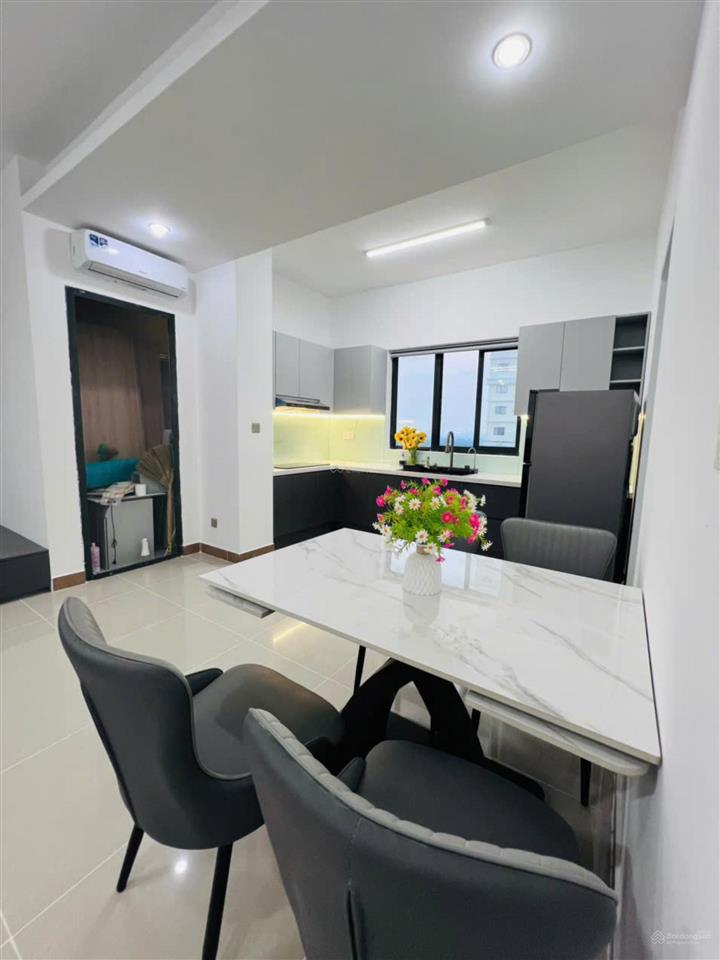 Cần bán căn hộ era town đức khải. 2pn  1wc. giá bán  3.2 tỷ. đã có sổ hồng. có hỗ trợ bank