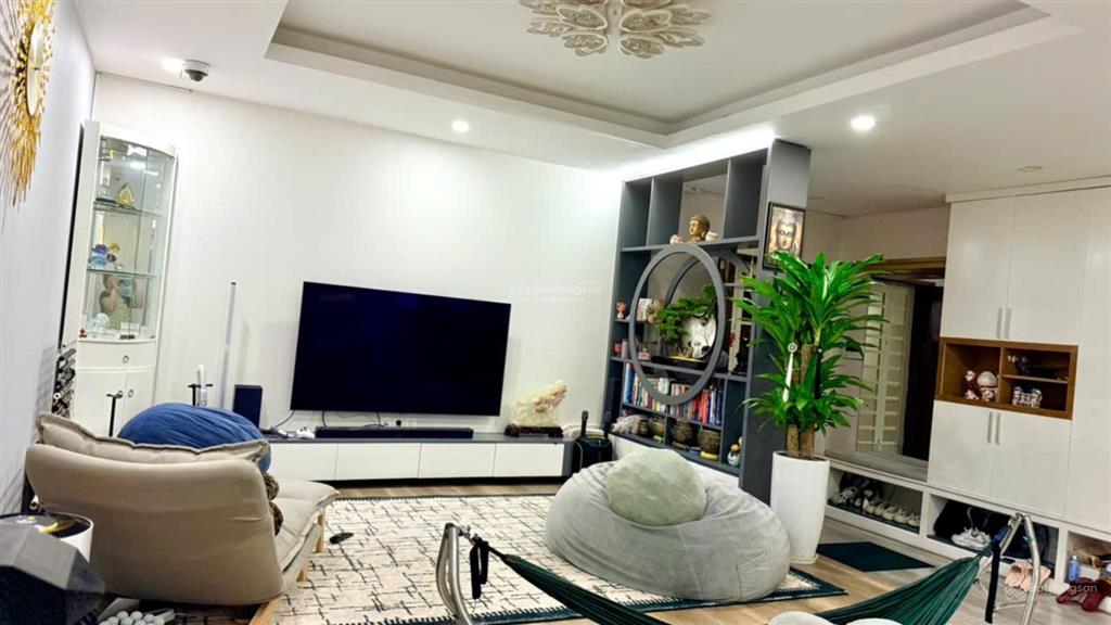 Cần bán căn hộ era town đức khải. 148m2 3pn và 1 phòng kho  4wc. giá bán 4.390 tỷ. full nội thất