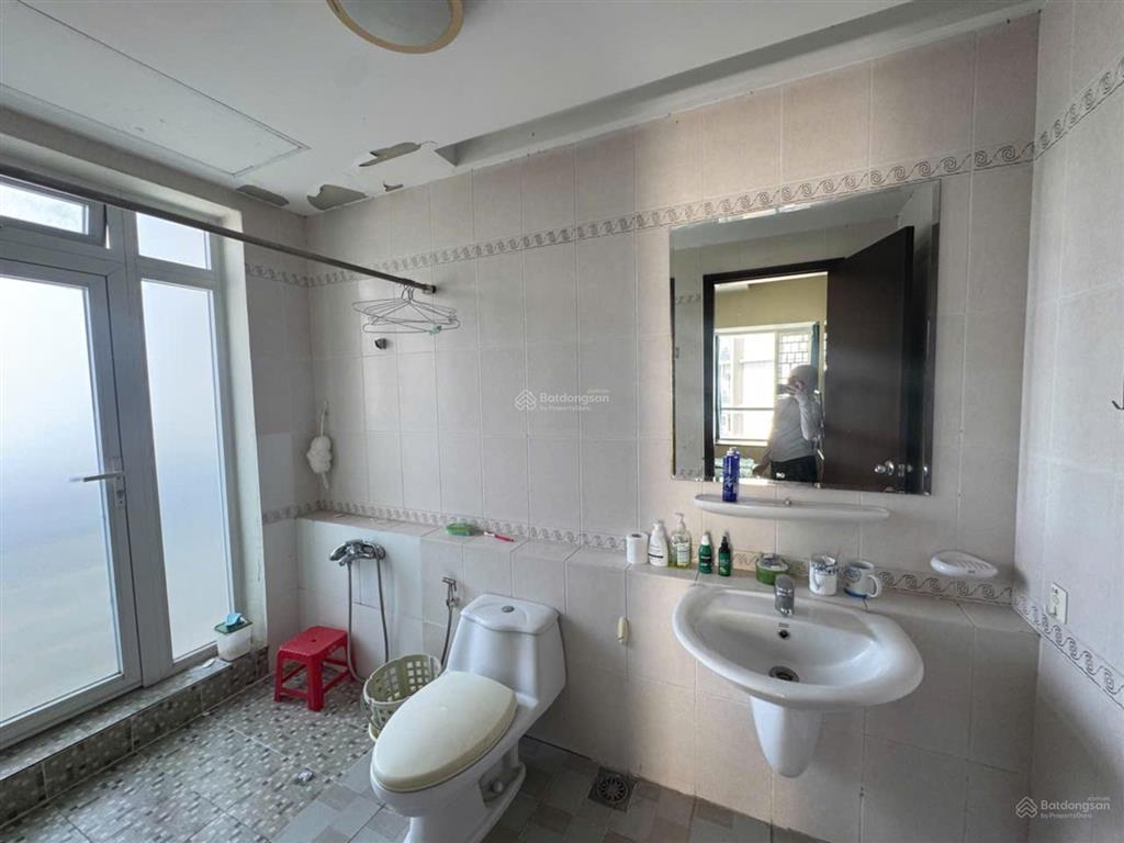 Bán căn hộ phú mỹ. ngay phú mỹ hưng. dt 90m2 2pn  2wc. giá bán 4.9 tỷ. đã có sổ. có hỗ trợ bank