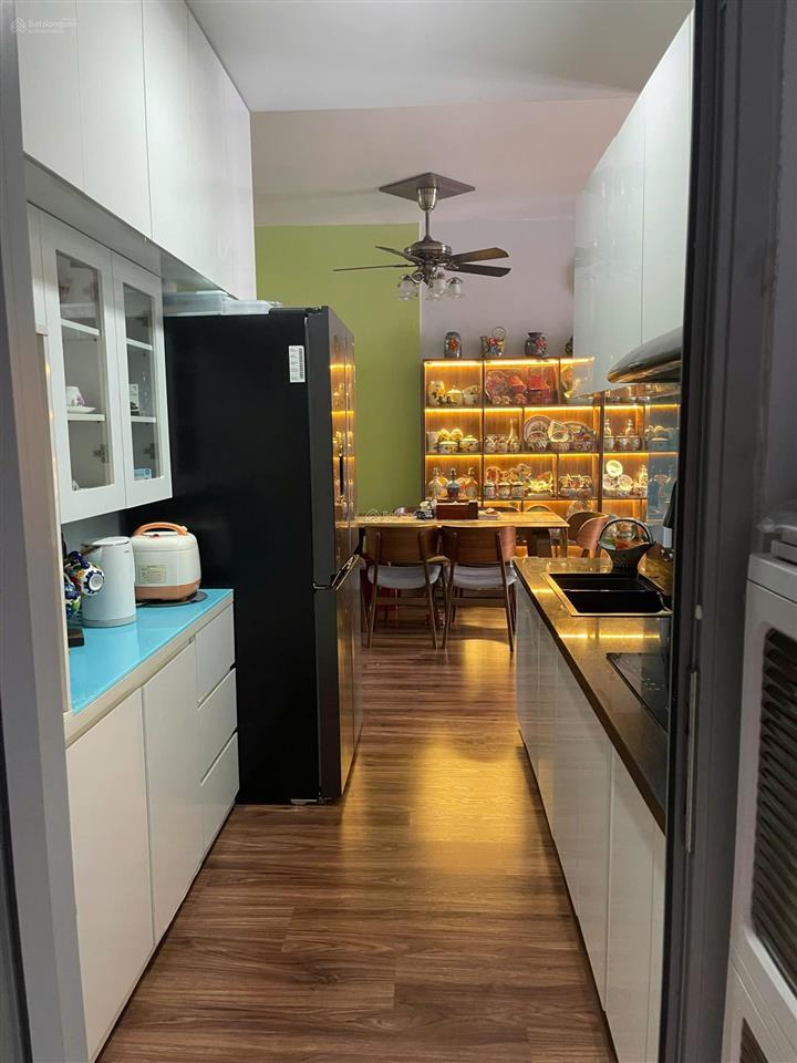 Cần bán căn hộ luxcity 2pn  2wc. dt  70m2. giá bán  3.9 tỷ. đã có sổ hồng, hỗ trợ vay ngân hàng