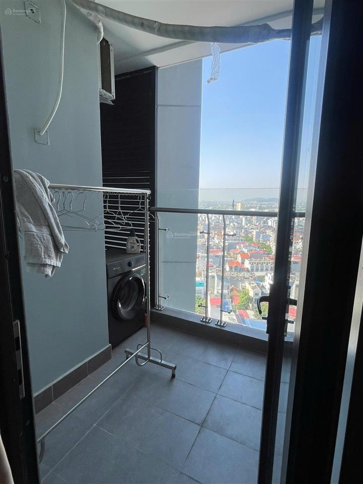 Bán căn hộ 2 ngủ, 2 wc có sẵn bìa đỏ, đầy đủ nội thất tại hoàng huy commerce, giá 2,55 tỷ