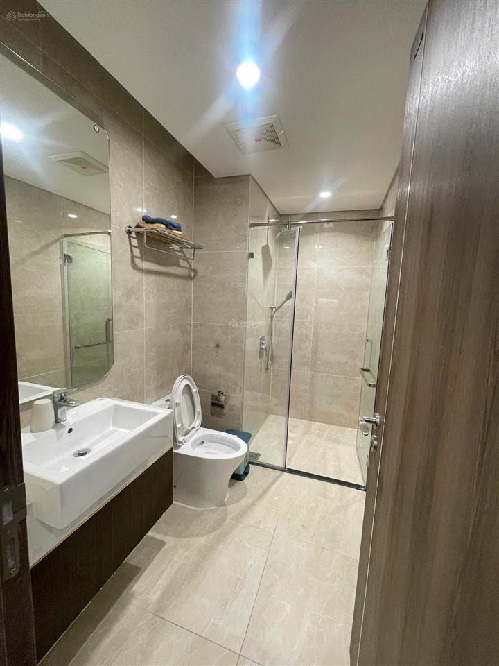 Bán căn hộ 2 ngủ, 2 wc có sẵn bìa đỏ, đầy đủ nội thất tại hoàng huy commerce, giá 2,55 tỷ