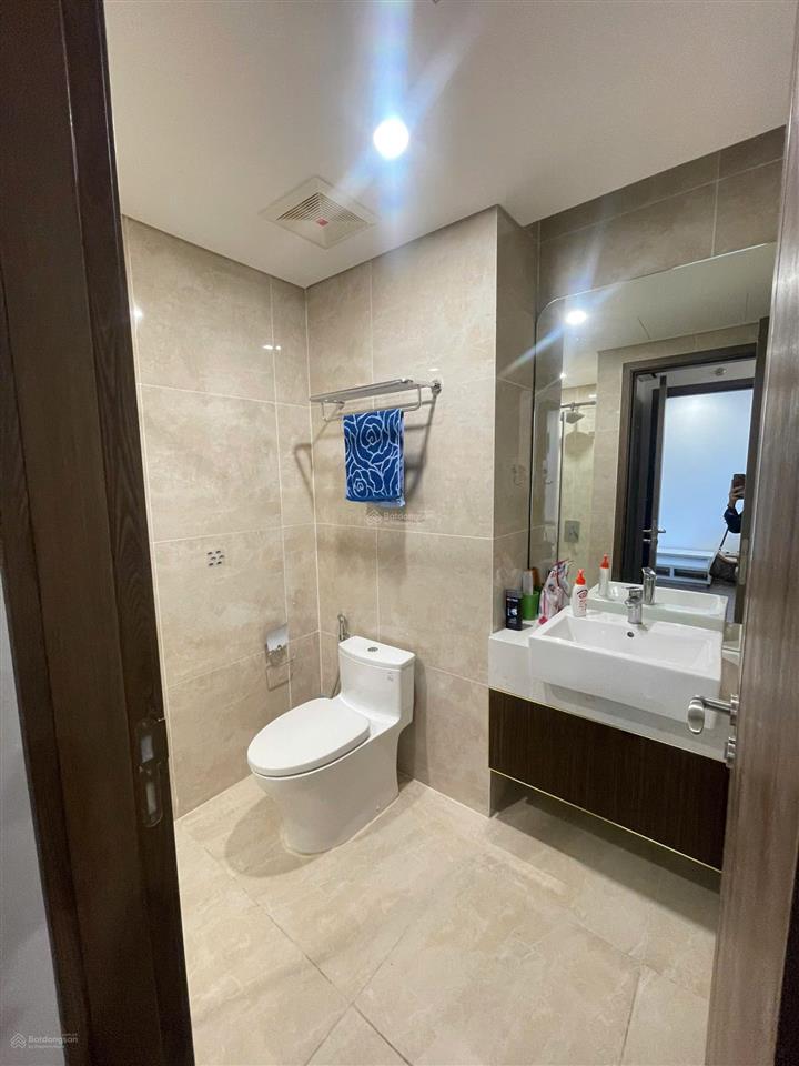 Bán căn hộ 2 ngủ, 2 wc có sẵn bìa đỏ, đầy đủ nội thất tại hoàng huy commerce, giá 2,55 tỷ