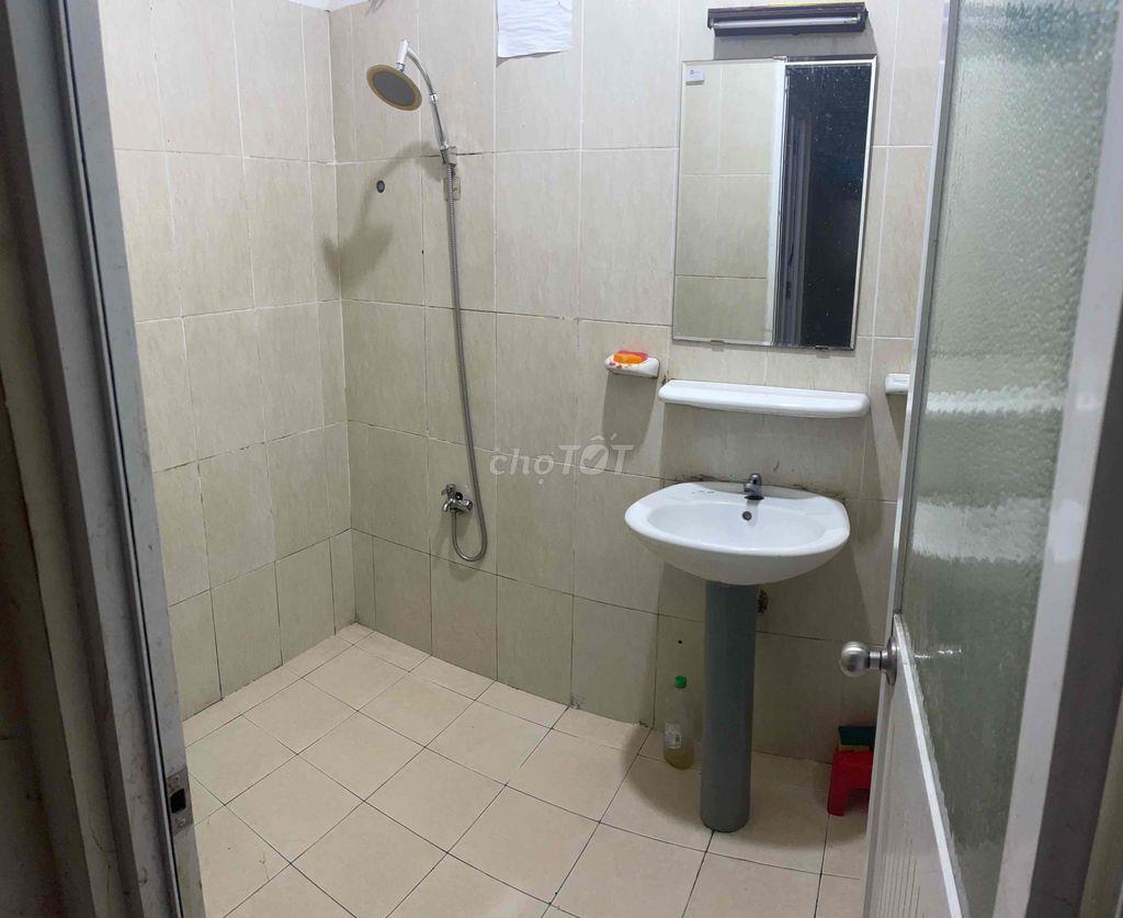Cần Nam Ở Ghép Phòng Trong Nhà Nguyên Căn
