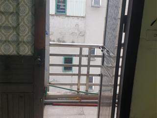 Cho thuê phòng trọ tầng 4 có ban công,giá 1,9tr đủ đồ,05ngõ 210 đường láng thịnh quang đống đa hn