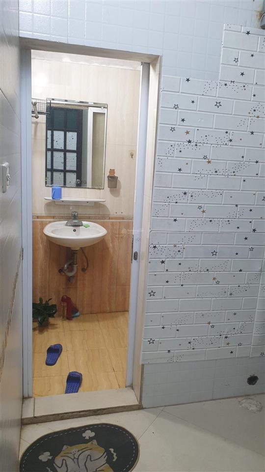 Cho thuê phòng trọ 2tr 05 ngõ 210 đường láng(sát ga láng) thịnh quang tầng 1 10m vskk đủ đồ