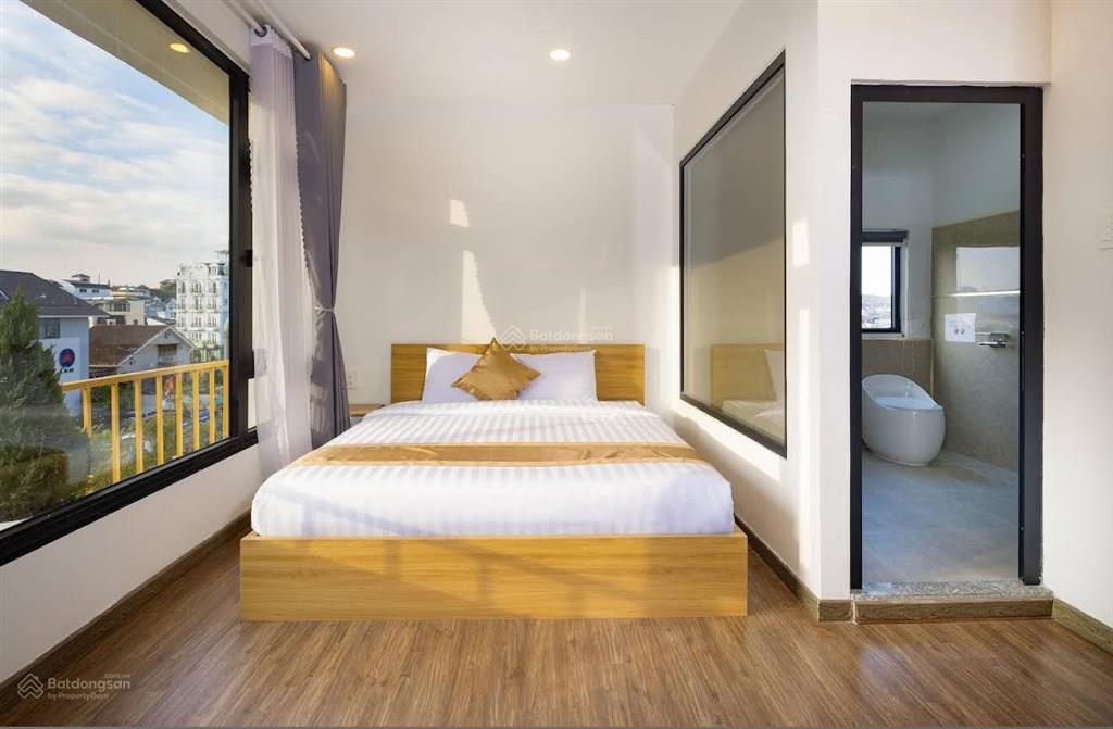 Bán nhanh khách sạn 6 tầng mặt tiền phù đổng 20 phòng ngang 8.5m