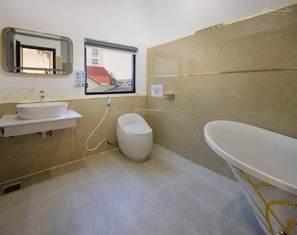 Bán nhanh khách sạn 6 tầng mặt tiền phù đổng 20 phòng ngang 8.5m