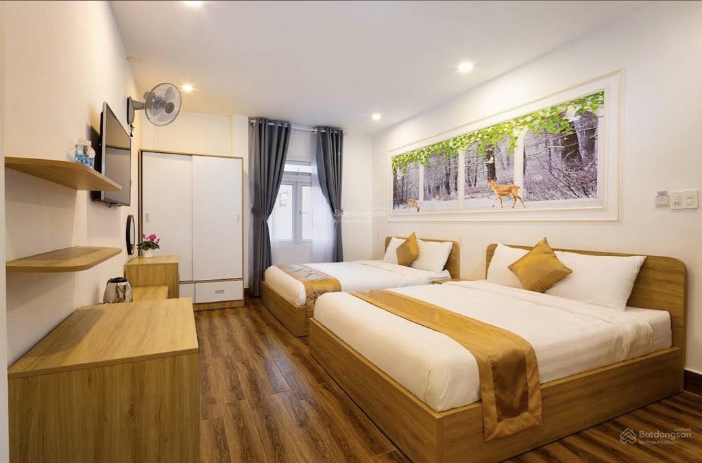 Bán nhanh khách sạn 6 tầng mặt tiền phù đổng 20 phòng ngang 8.5m