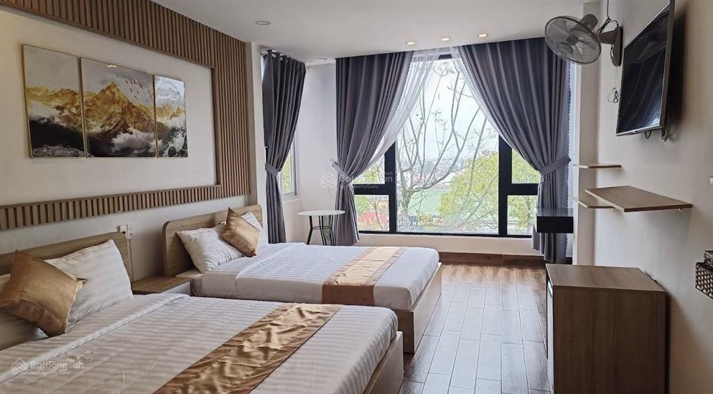 Bán nhanh khách sạn 6 tầng mặt tiền phù đổng 20 phòng ngang 8.5m