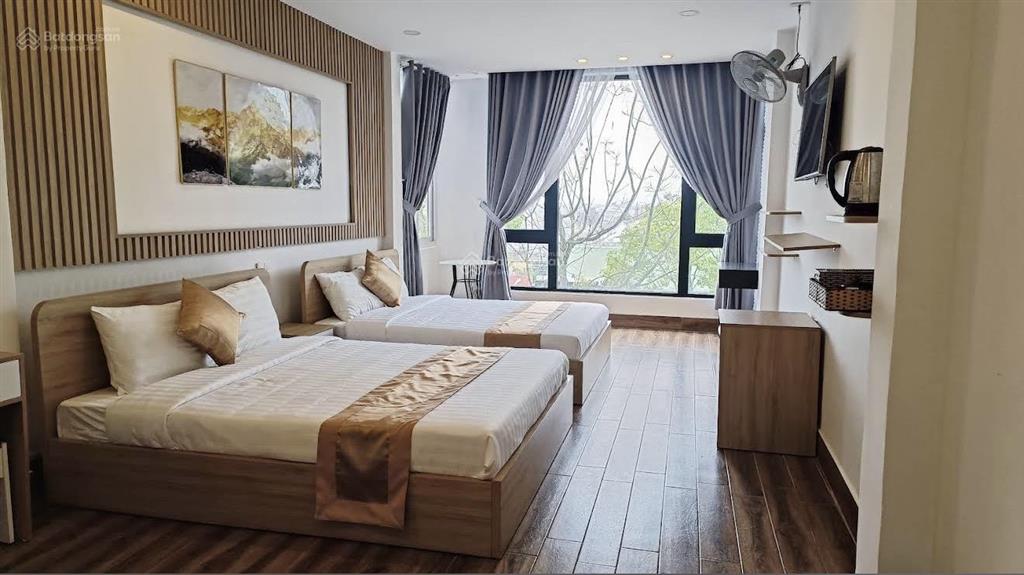 Bán nhanh khách sạn 6 tầng mặt tiền phù đổng 20 phòng ngang 8.5m