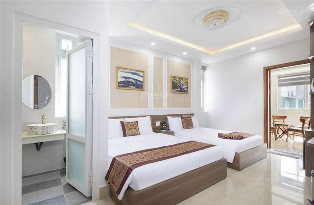 Bán nhanh khách sạn 6 tầng mặt tiền phù đổng 20 phòng ngang 8.5m