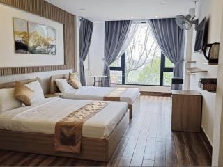 Bán nhanh khách sạn 6 tầng mặt tiền phù đổng 20 phòng ngang 8.5m 30 tỷ