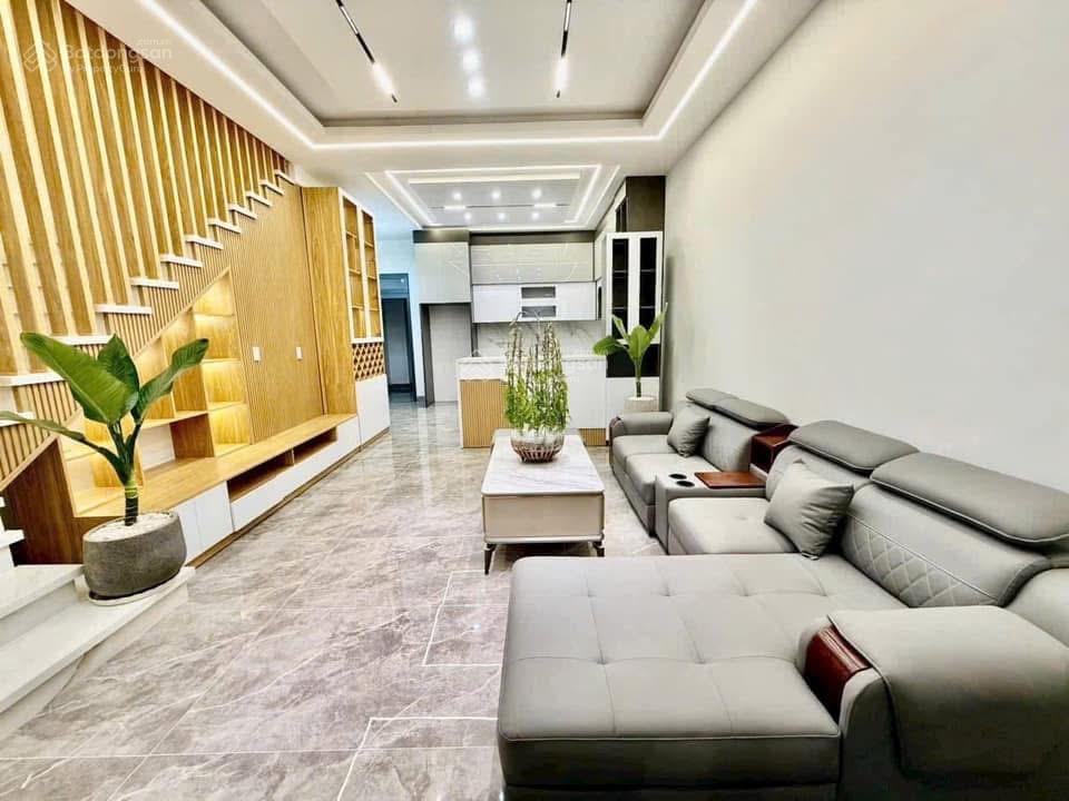 Nhà đẹp mặt tiền cổ loa đà lạt 9 tỷ
