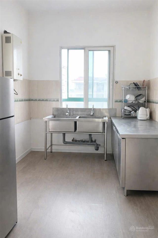 Bán nhanh căn hộ 152 m, tk 3 phòng ngủ,3 vệ sinh, toà 17 t mặt phố hoàng đạo thúy
