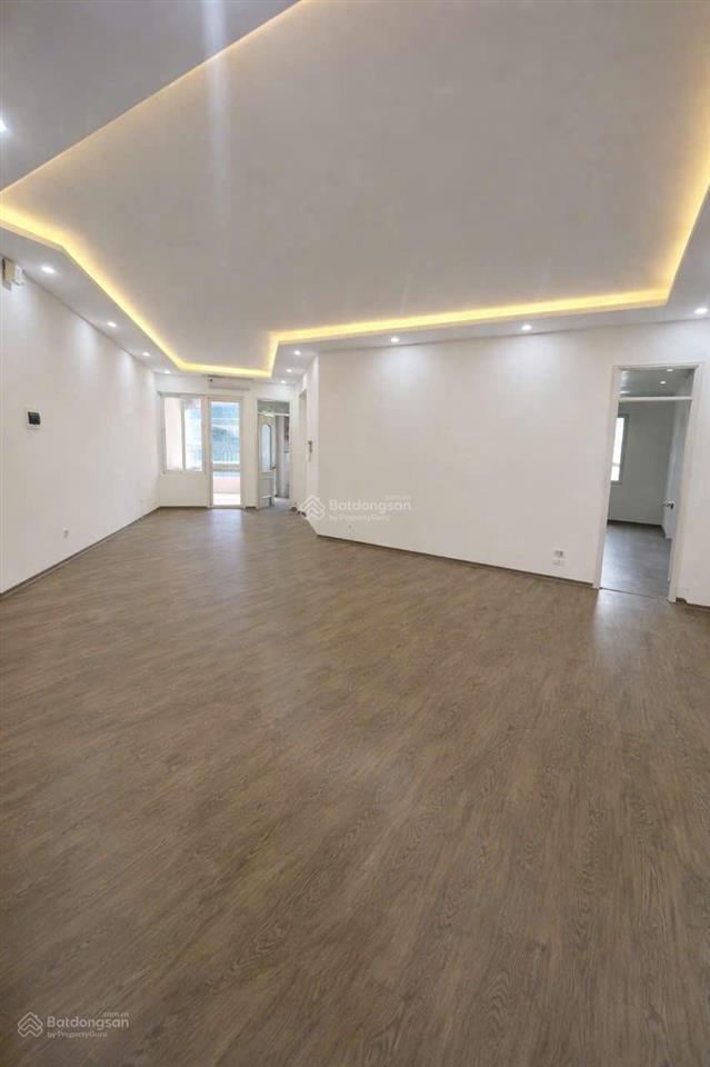 Bán nhanh căn hộ 152 m, tk 3 phòng ngủ,3 vệ sinh, toà 17 t mặt phố hoàng đạo thúy