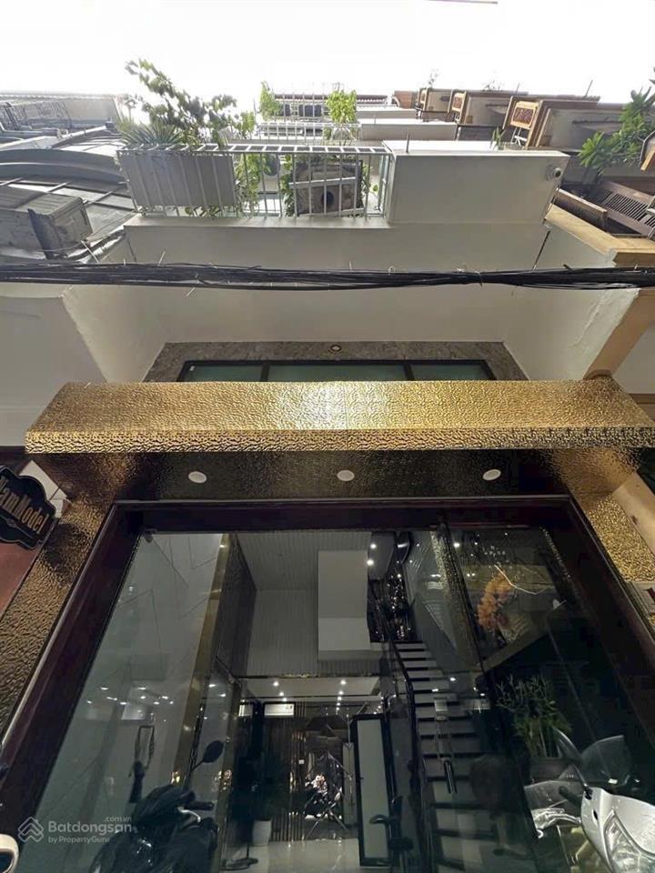 Gia đình bán nhanh căn nhà ngõ 99 phố nguyễn chí thanh  dt 40 m2 xây 5,5 tầng
