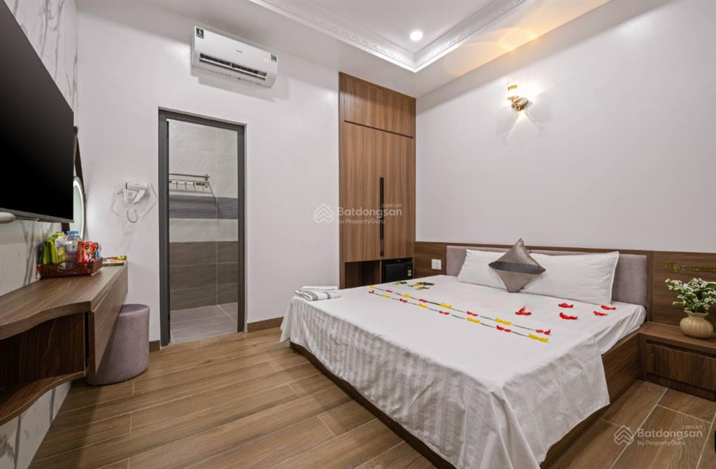 Bán tòa căn hộ mini đẹp nhất khu đô thị bàu tràm lakeside  mặt tiền đường trần văn quế