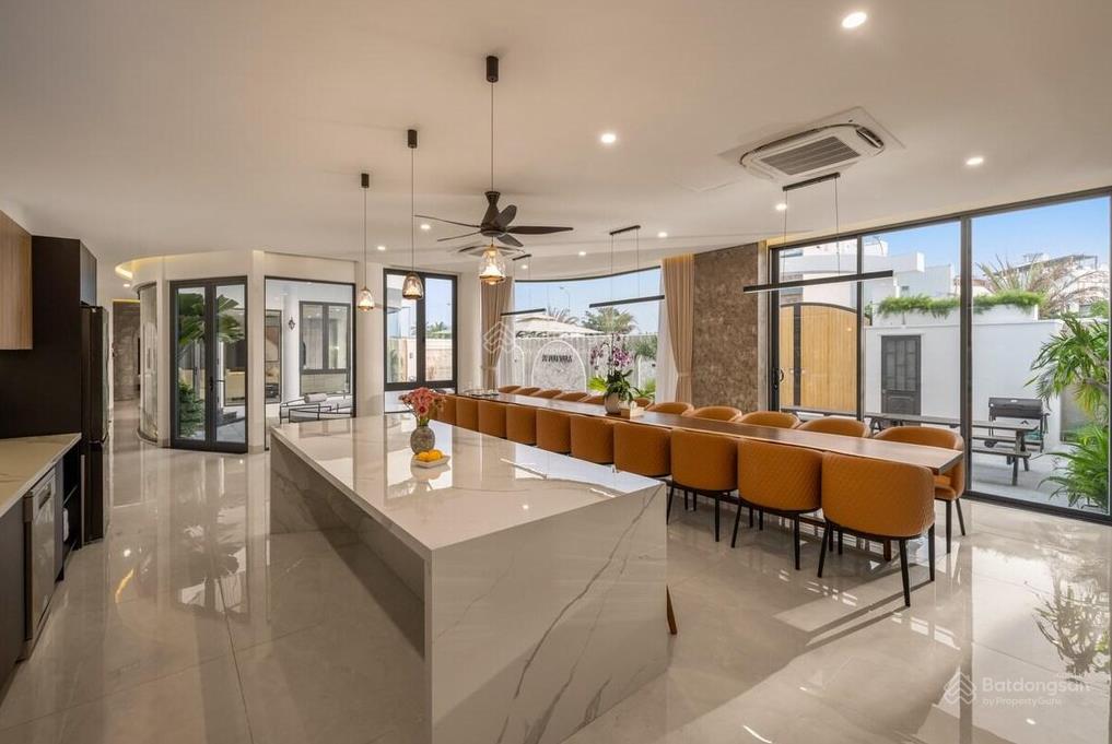 Cho thuê căn villa hồ bơi đẳng cấp view trực diện biển  12 phòng  giá 380tr/th