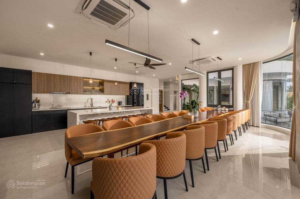 Cho thuê căn villa hồ bơi đẳng cấp view trực diện biển  12 phòng  giá 380tr/th