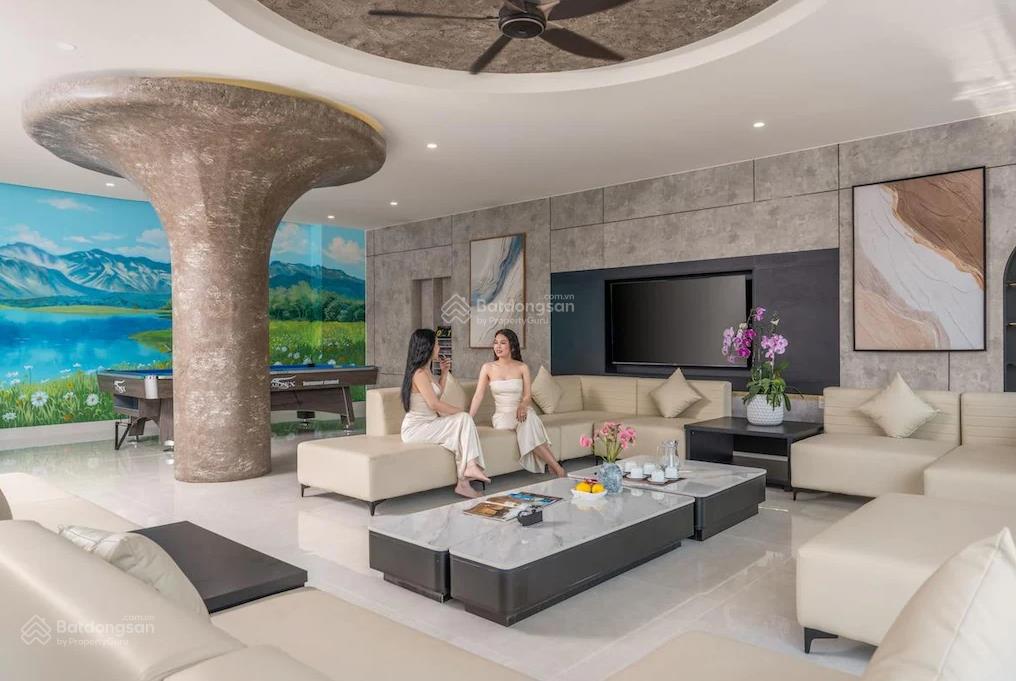 Cho thuê căn villa hồ bơi đẳng cấp view trực diện biển  12 phòng  giá 380tr/th