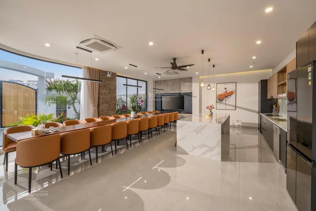 Cho thuê căn villa hồ bơi đẳng cấp view trực diện biển  12 phòng  giá 380tr/th
