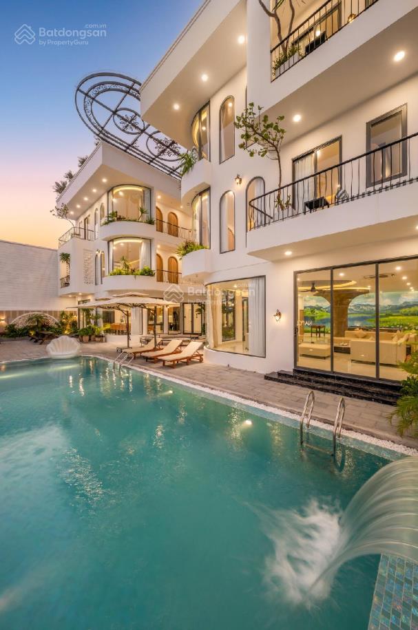 Cho thuê căn villa hồ bơi đẳng cấp view trực diện biển  12 phòng  giá 380tr/th