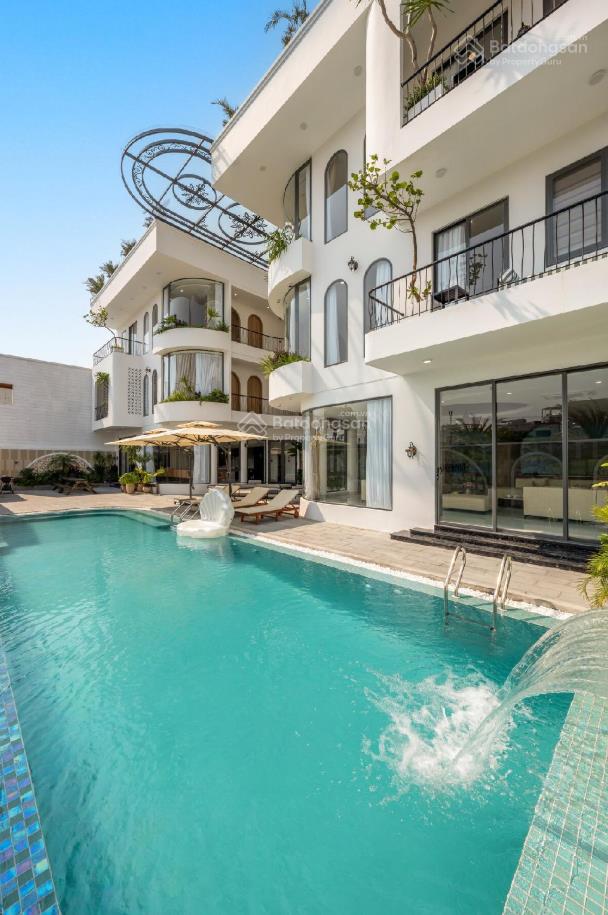 Cho thuê căn villa hồ bơi đẳng cấp view trực diện biển  12 phòng  giá 380tr/th