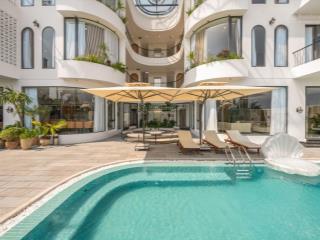 Cho thuê căn villa hồ bơi đẳng cấp view trực diện biển  12 phòng  giá 380tr/th
