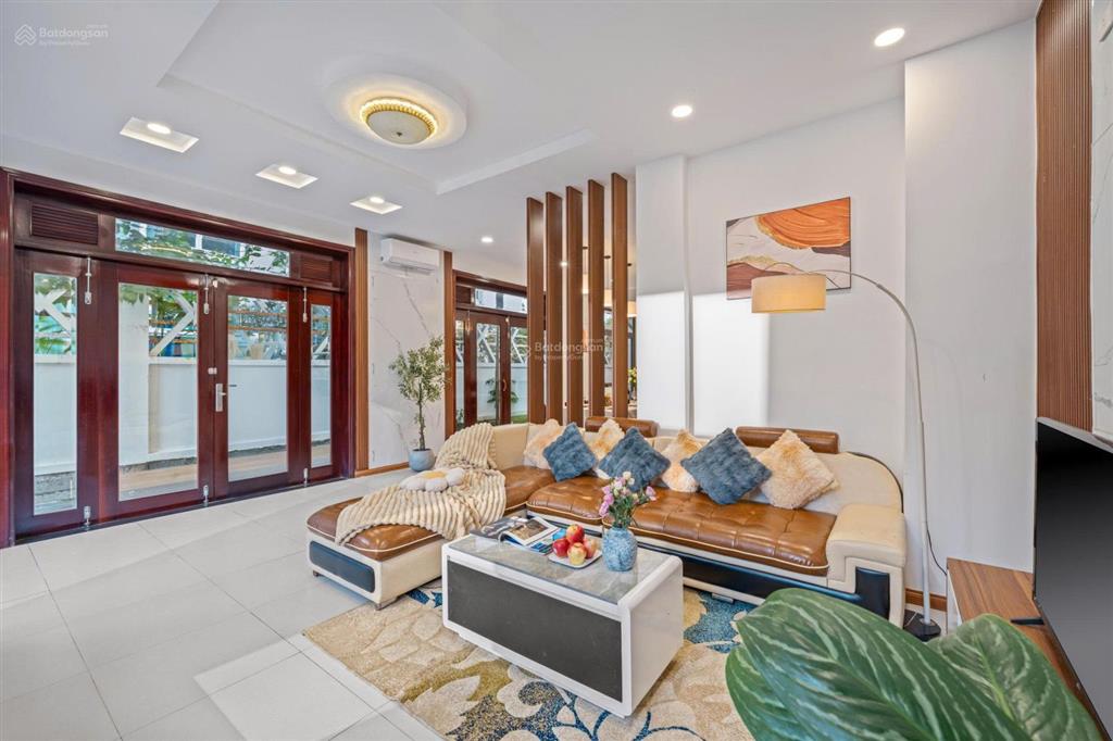 Cho thuê nguyên căn villa hồ bơi  view sông hàn  mặt tiền khu nam việt á  dòng tiền 150tr/th