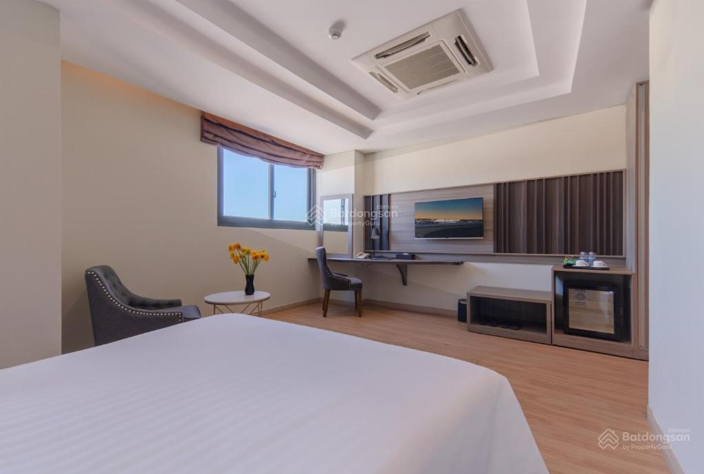 Chuyển nhượng khách sạn đẳng cấp 4 sao ngay trung tâm du lịch biển mỹ khê, cách biển chỉ 100m
