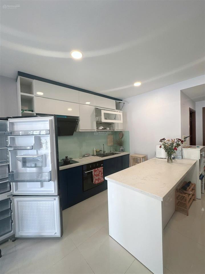 Bán căn 2 phòng ngủ tầng cao view biển hồ bơi tâm huyết, nội thất như mới