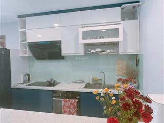 Bán căn 2 phòng ngủ tầng cao view biển hồ bơi tâm huyết, nội thất như mới