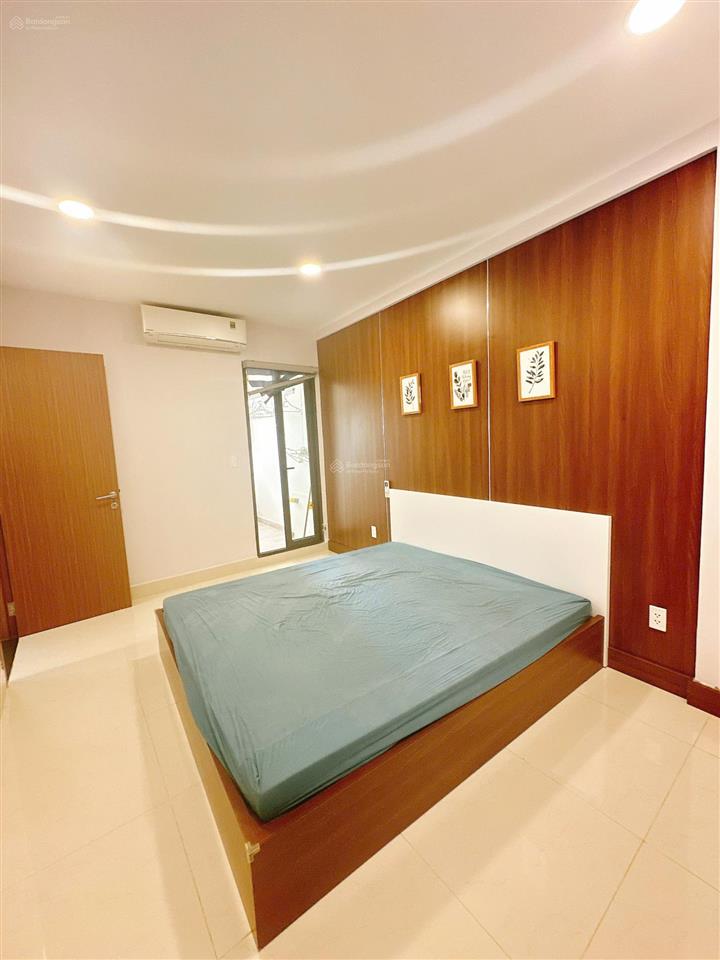 Bán căn 2 phòng ngủ tầng cao view biển hồ bơi tâm huyết, nội thất như mới
