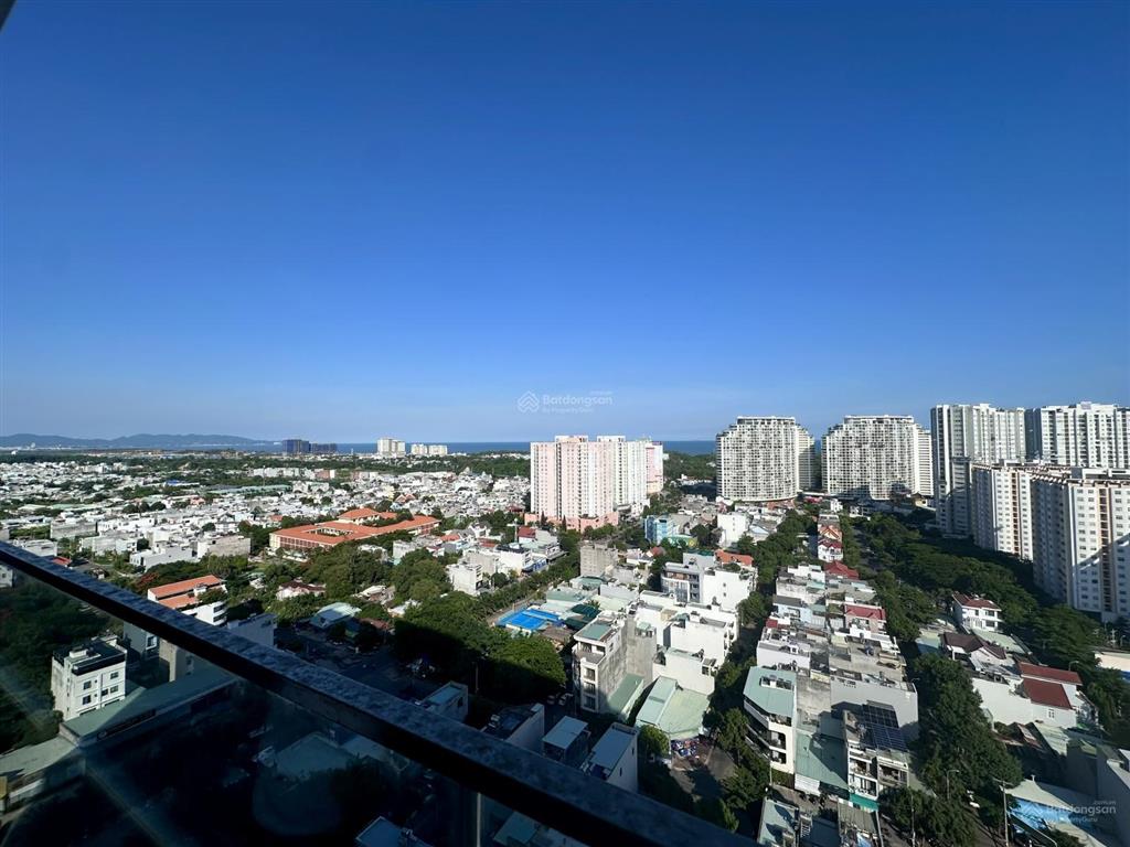 Bán nhanh 4,48 tỷ căn 2pn vung tau centre point ban công đông nam view biển full nội thất