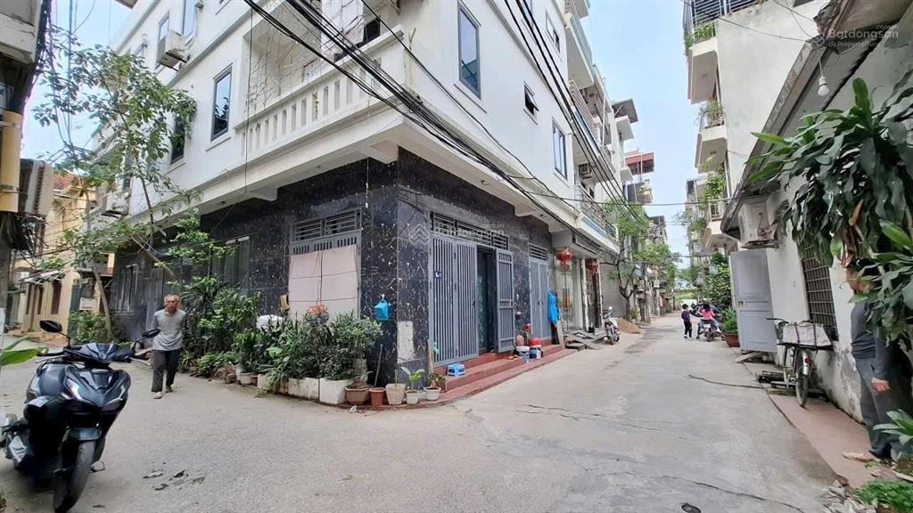 Phân lô khu b đại học mỏ, học viện cảnh sát, cổ nhuế, bắc từ liêm. dt 50m2  mt 6m  giá 8,2 tỷ.