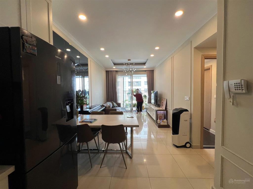 Bán căn số 1 tháp gm1 view hồ bơi 69m2 2pn 2wc full nội thất giá nhận nhà 6.2 tỷ gần sân bay