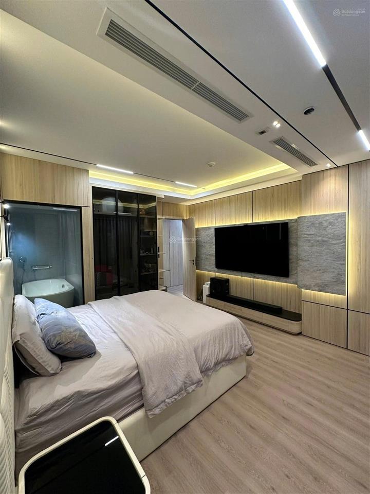 Bán căn số 1 tháp b 105m2 giá 8 tỷ bao phí gần sân bay 3pn 2wc tầng cao view thoáng