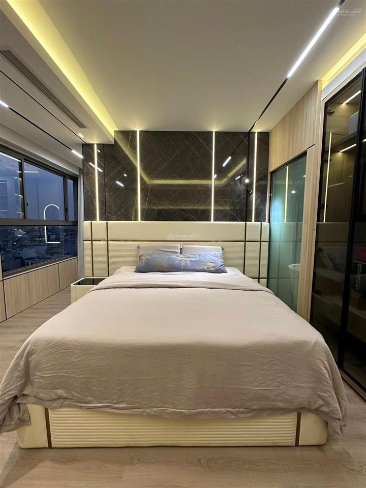 Bán căn số 1 tháp b 105m2 giá 8 tỷ bao phí gần sân bay 3pn 2wc tầng cao view thoáng