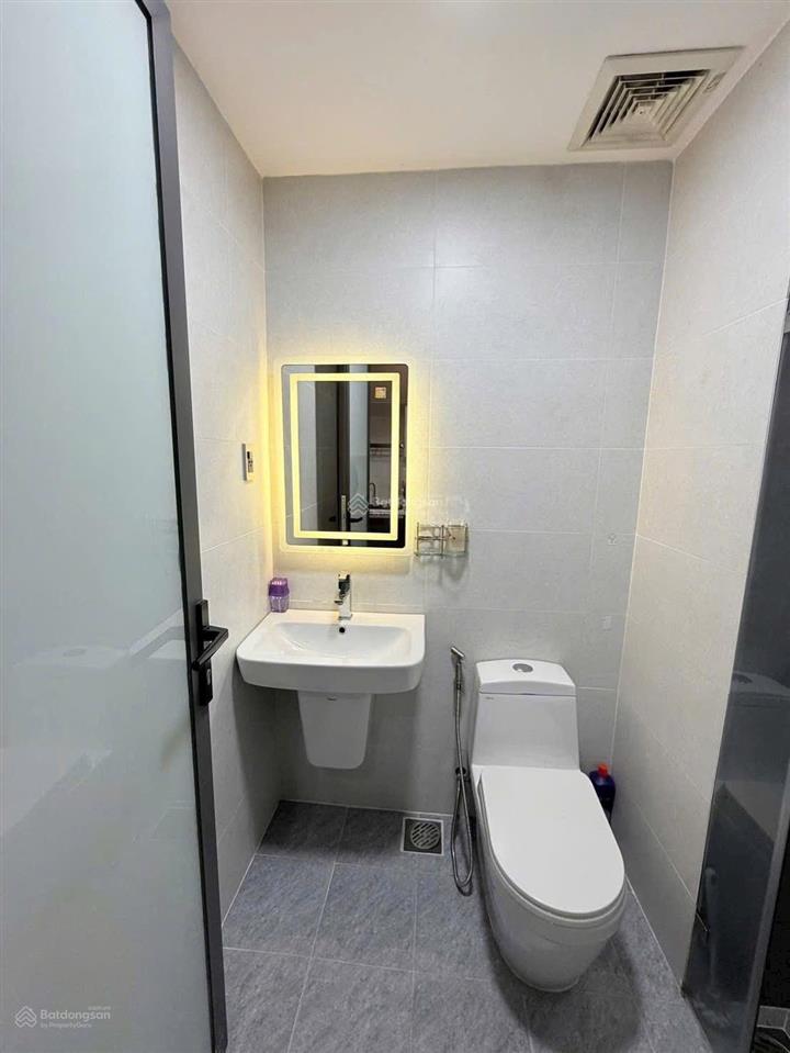 Bán căn hộ 2pn 2wc nội thất y hình tầng thấp gần sân bay giá 5 tỷ nhận nhà