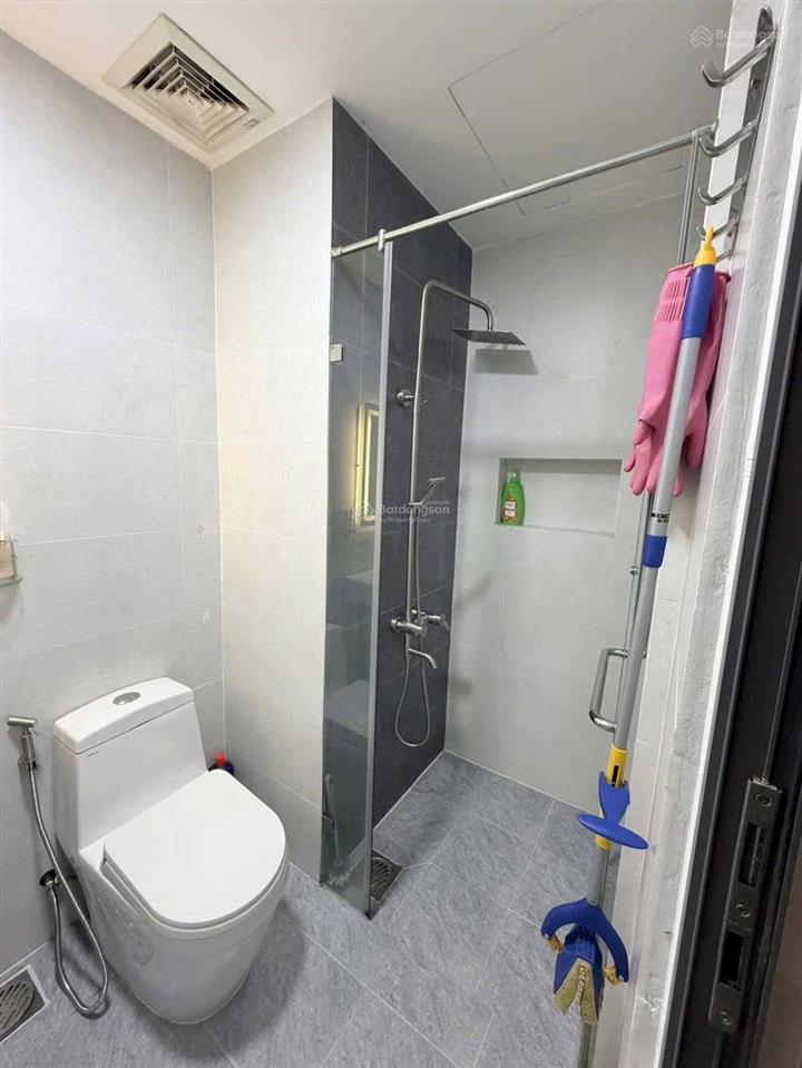 Bán căn hộ 2pn 2wc nội thất y hình tầng thấp gần sân bay giá 5 tỷ nhận nhà