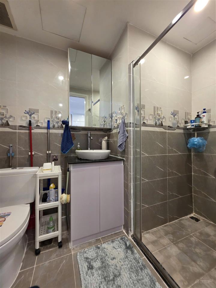Bán căn hộ 2pn 1wc full nội thất cao cấp y hình gần sân bay giá 4.6 tỷ bao phí sẵn hđ thuê