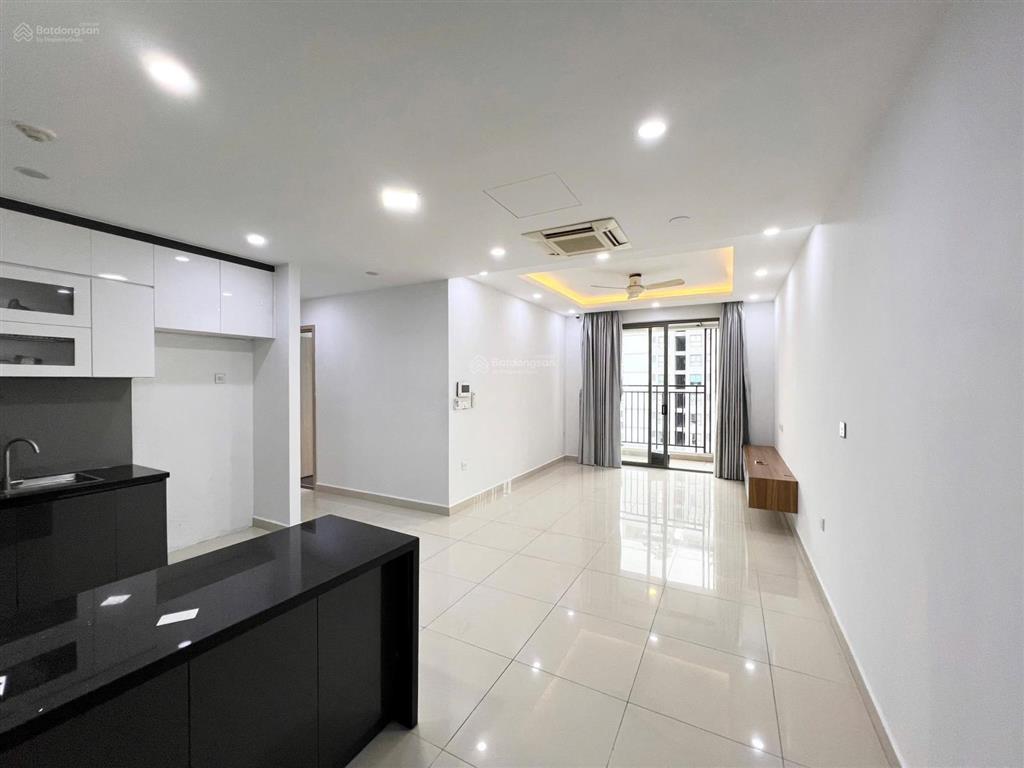 Cho thuê orchard garden 3pn 2wc nhà nội thất cơ bản gần sân bay ở ngay giá 20 triệu 100m2