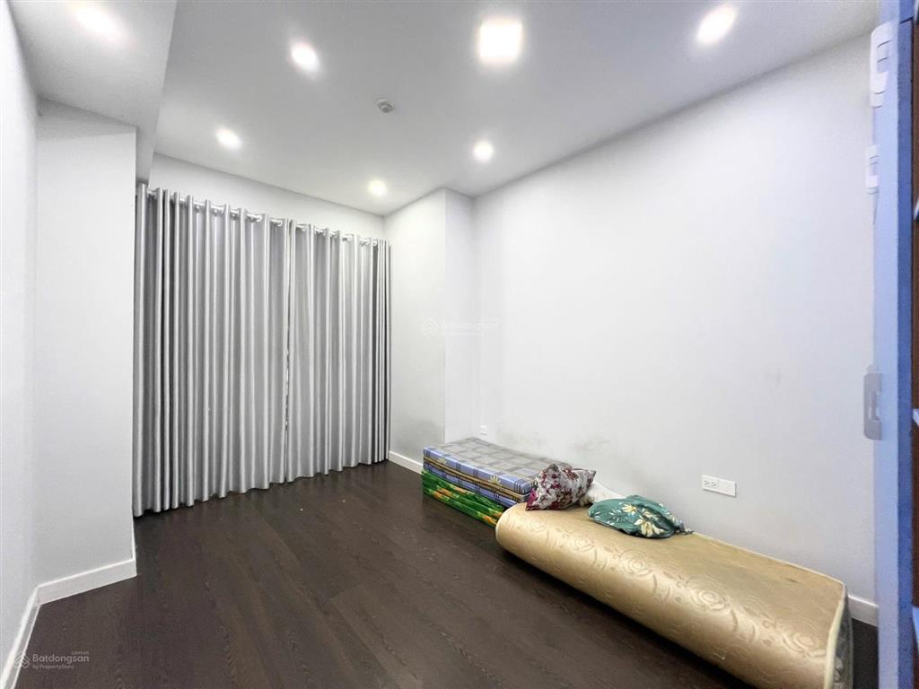 Cho thuê orchard garden 3pn 2wc nhà nội thất cơ bản gần sân bay ở ngay giá 20 triệu 100m2