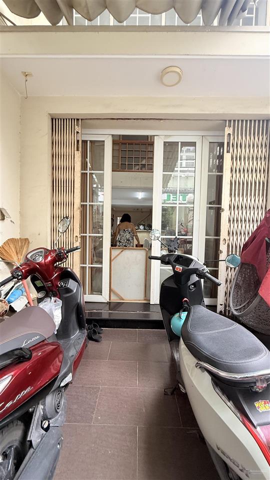 Phú nhuận  50m ra mt phan xích long 9 tỷ