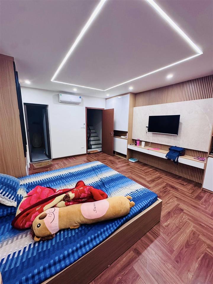 Bán nhà Hoàng Cầu, 60m2, 4 tầng, mặt tiền 4m, 25.8 tỷ, vỉa hè, ô tô tránh, kinh doanh