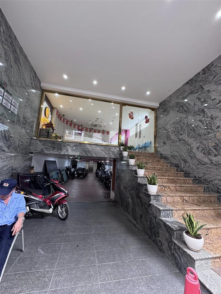 Bán tòa văn phòng phố Tân Mai, 180m2, 8 tầng thang máy, mặt tiền 6.5m, 69.8 tỉ, thuê