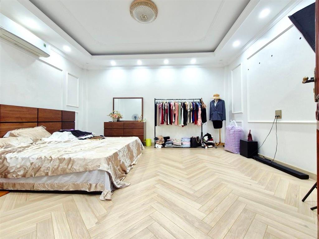 (Chính chủ) bán gấp căn nhà mặt phố Khâm Thiên – mặt tiền rộng 4.1m2 – nhà xây 5 tầng,