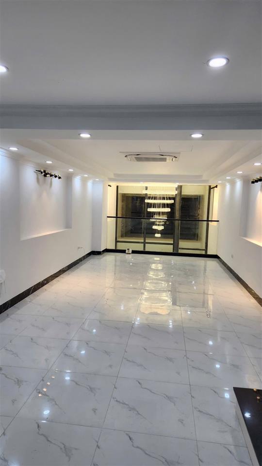 (Chính chủ) bán gấp căn nhà mặt phố Đại La, mặt tiền rộng 4.2m2, nhà xây 7 tầng thang